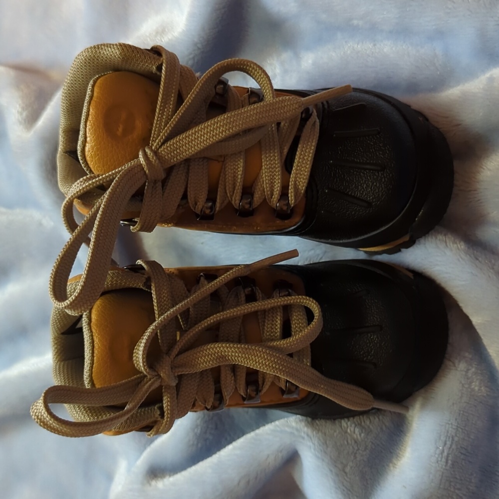 Timberland boots size 5 Tan and Black